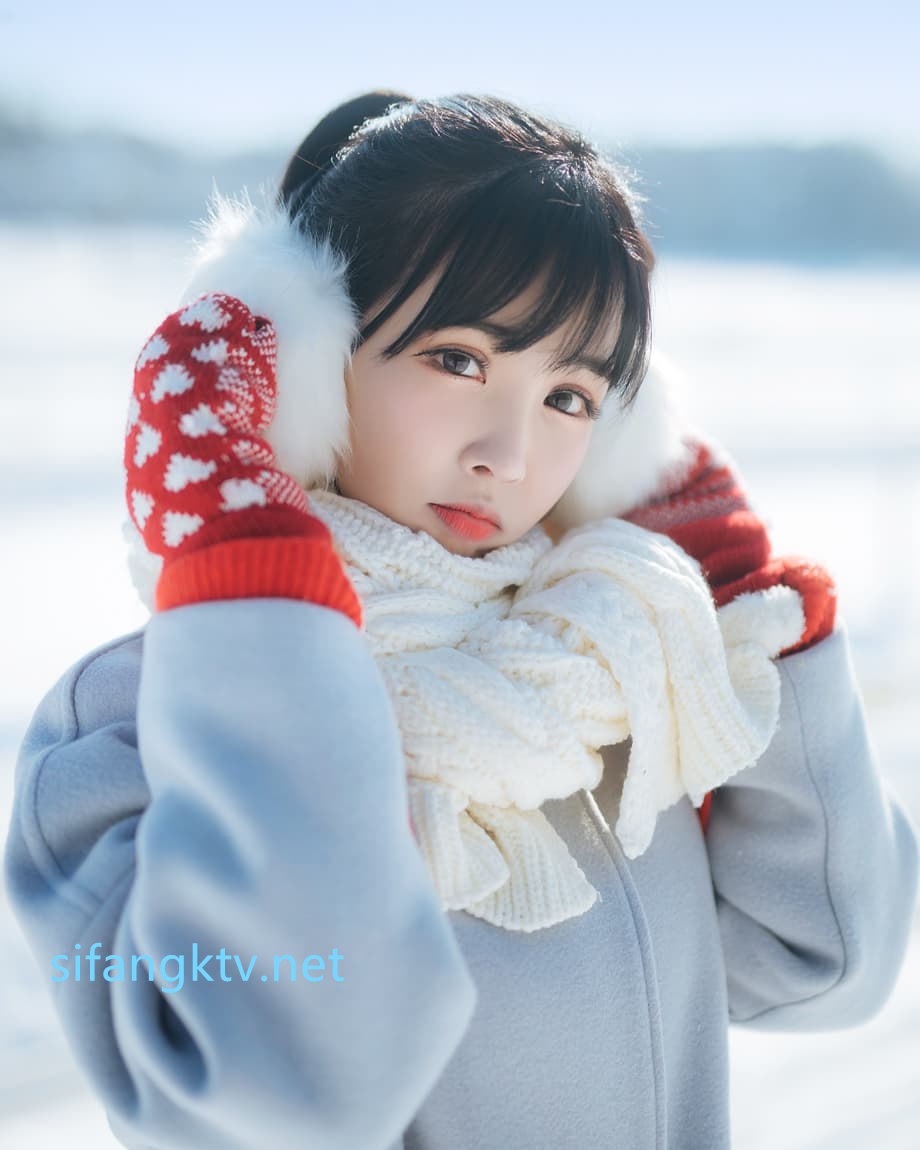 【2023-10-08】She is excited about outdoor exposure.m4v