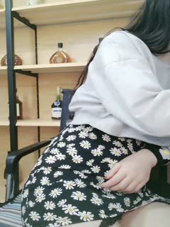 哇塞！这个小姐姐也太爽了啊，一见面我的大屌就硬起来了